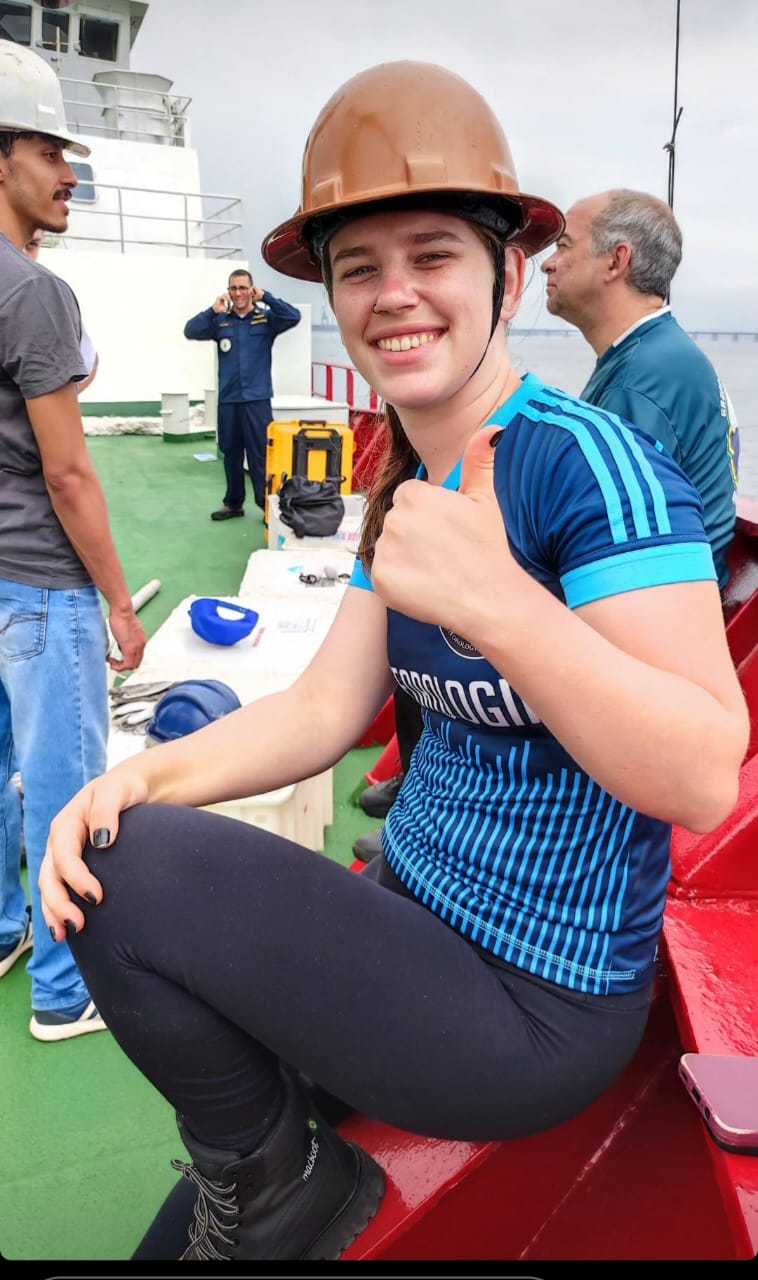 Ir para  <p>A Viadutense Let&iacute;cia Stachelski ser&aacute; uma das tripulantes do navio oceanogr&aacute;fico que estar&aacute; em miss&atilde;o na Ant&aacute;rtida, para mais uma jornada de pesquisas e estudos...